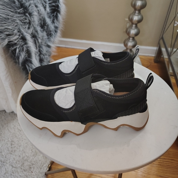 🆕⭐ Sorel Black Sneakers - Picture 12 of 15